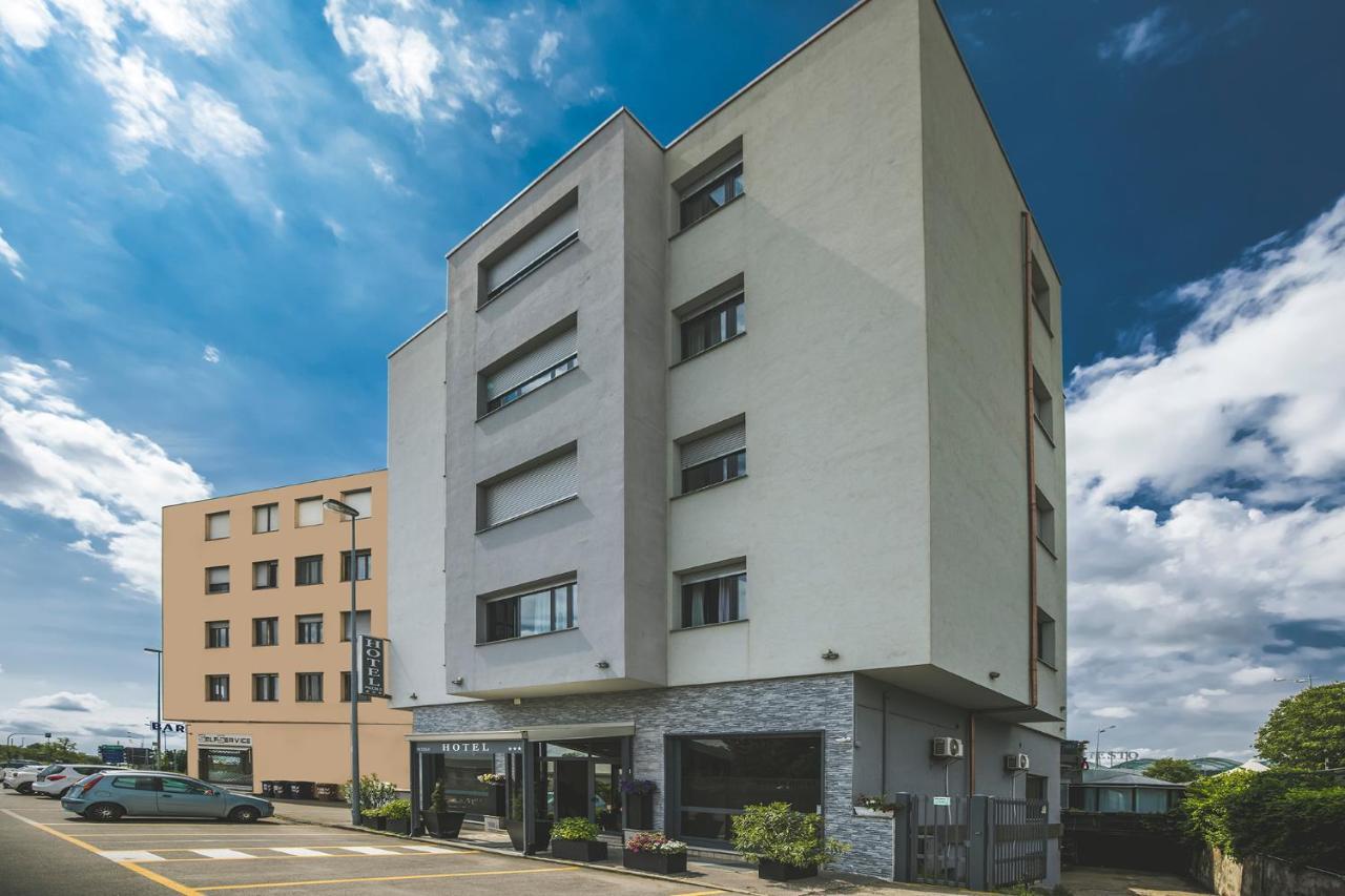 Piccolo Hotel Allamano Грульяско Экстерьер фото