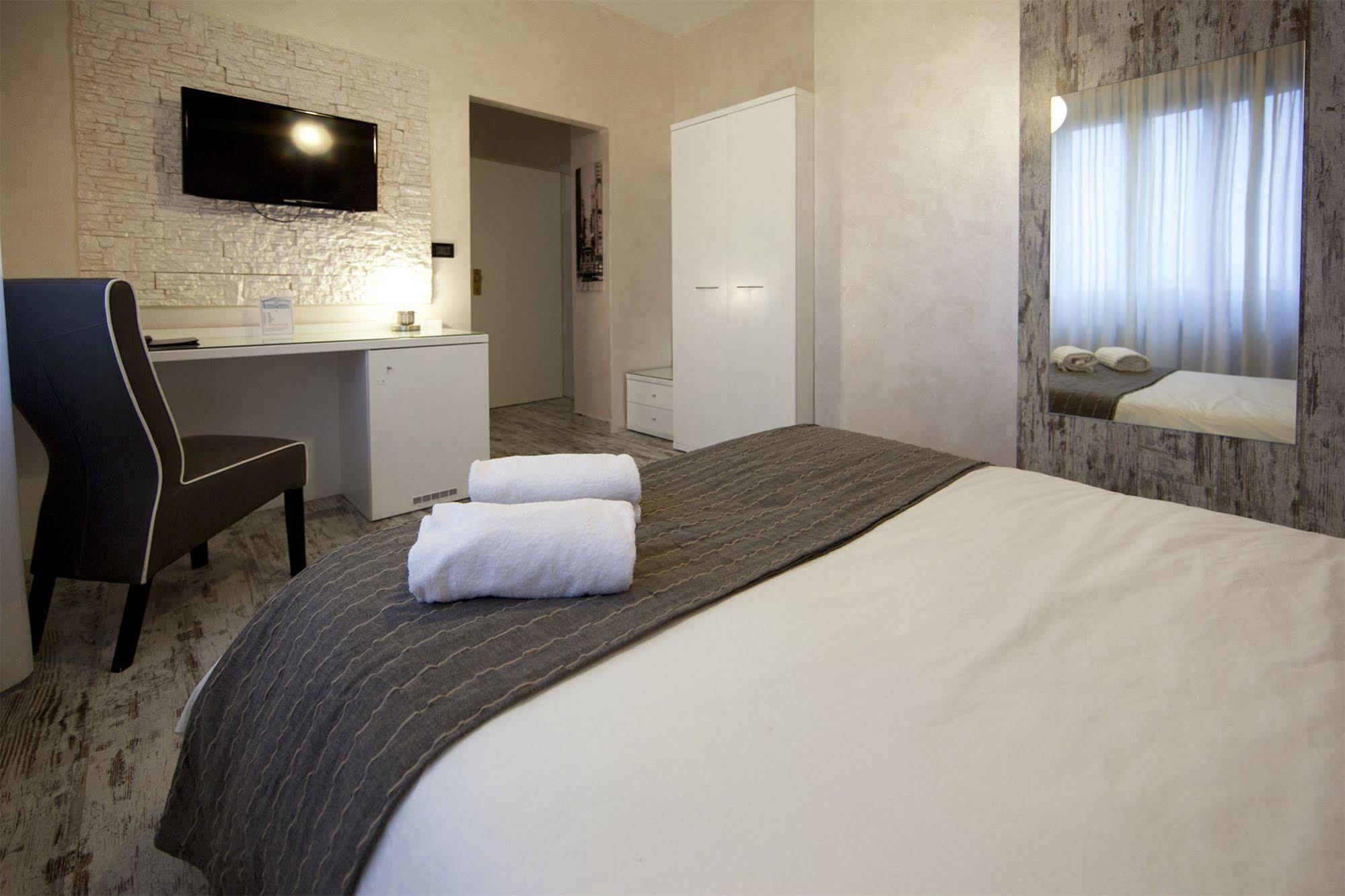 Piccolo Hotel Allamano Грульяско Экстерьер фото